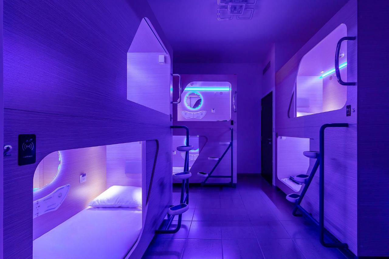 Berloga Capsule Jbr Hostel Дубай Екстериор снимка