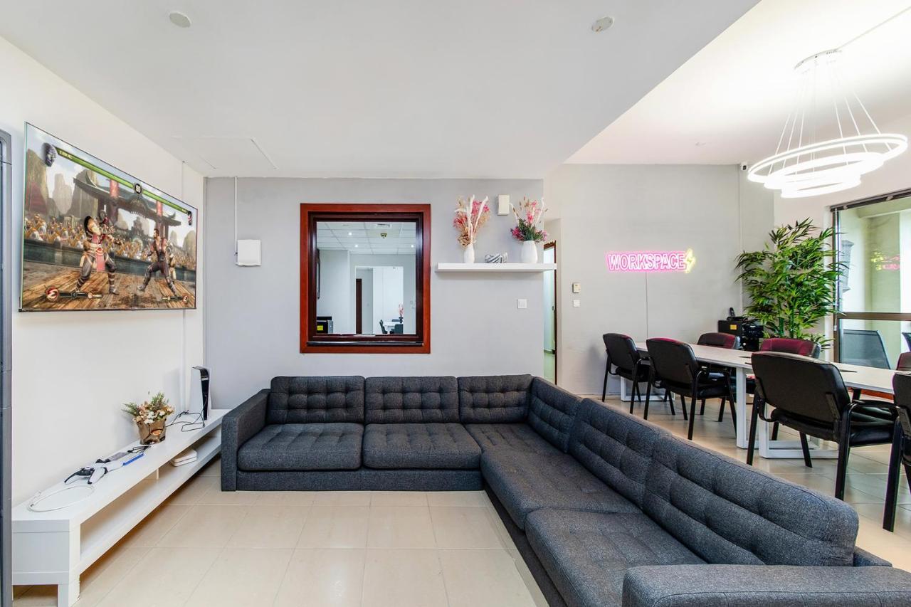 Berloga Capsule Jbr Hostel Дубай Екстериор снимка