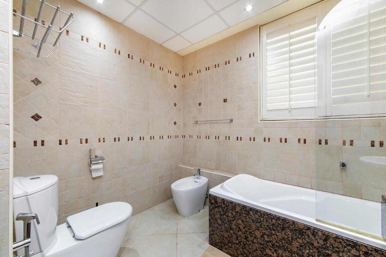Berloga Capsule Jbr Hostel Дубай Екстериор снимка