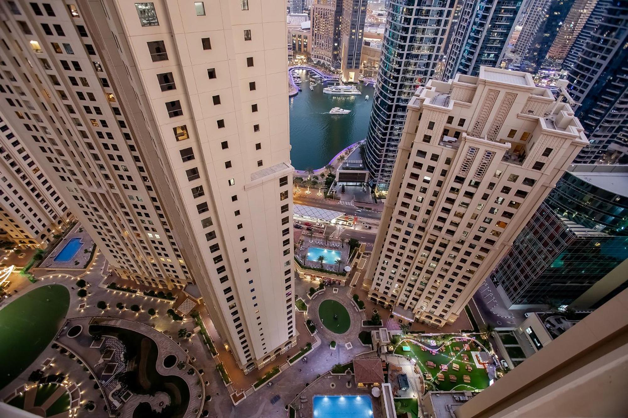 Berloga Capsule Jbr Hostel Дубай Екстериор снимка