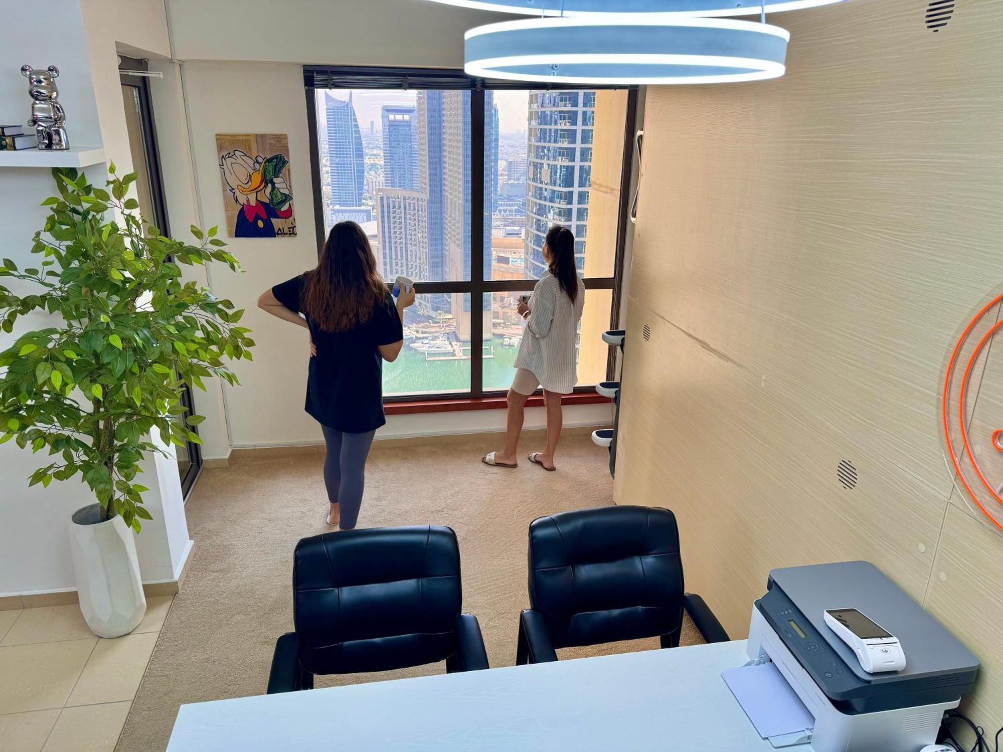 Berloga Capsule Jbr Hostel Дубай Екстериор снимка