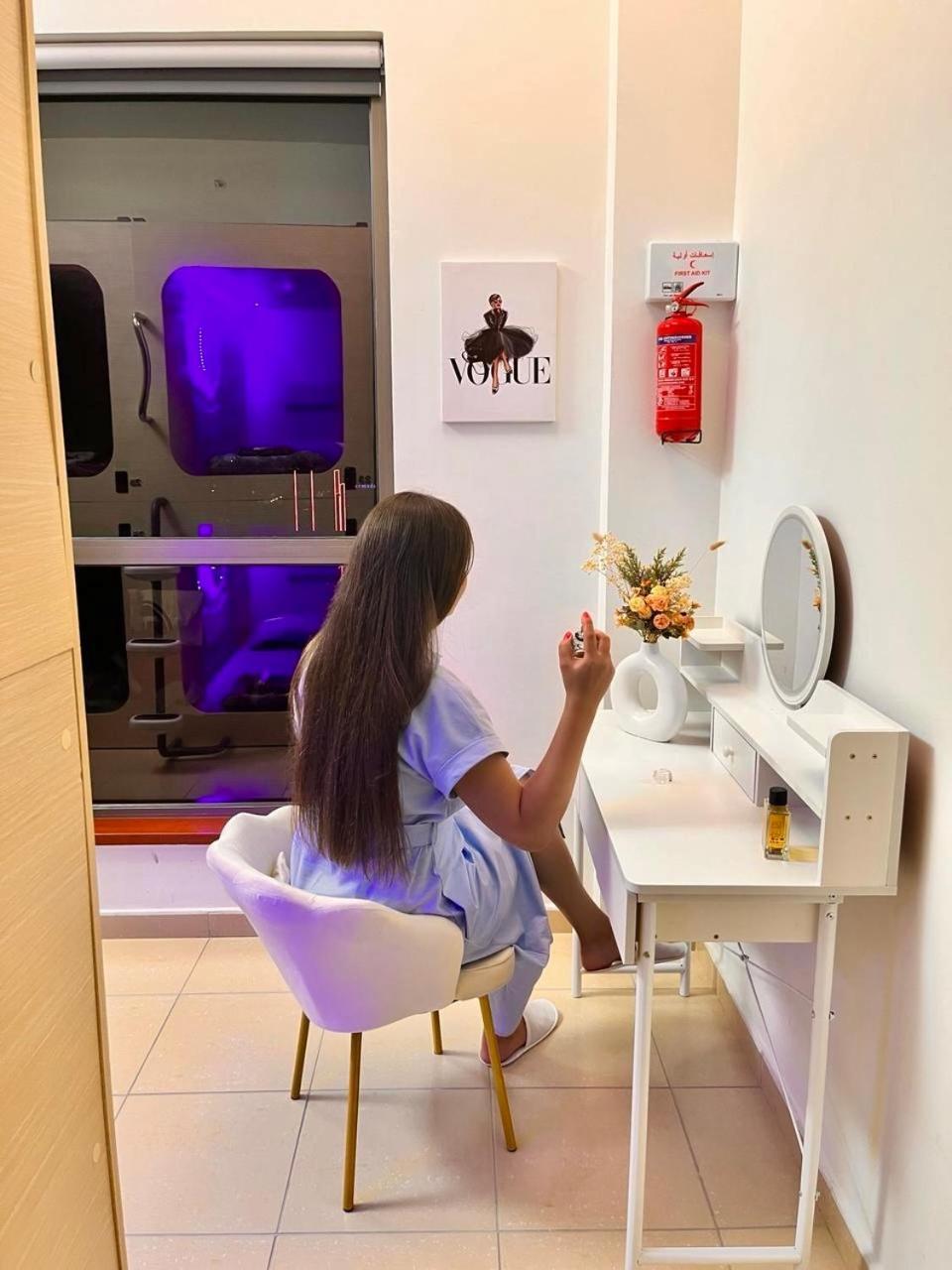 Berloga Capsule Jbr Hostel Дубай Екстериор снимка